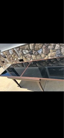 Extendable glass top table