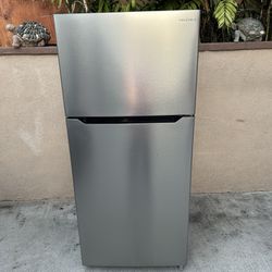 Insignia Refrigerator Stainless Steel 18cu Ft 30x30x66 ✋ 3 MONTHS WARRANTY 