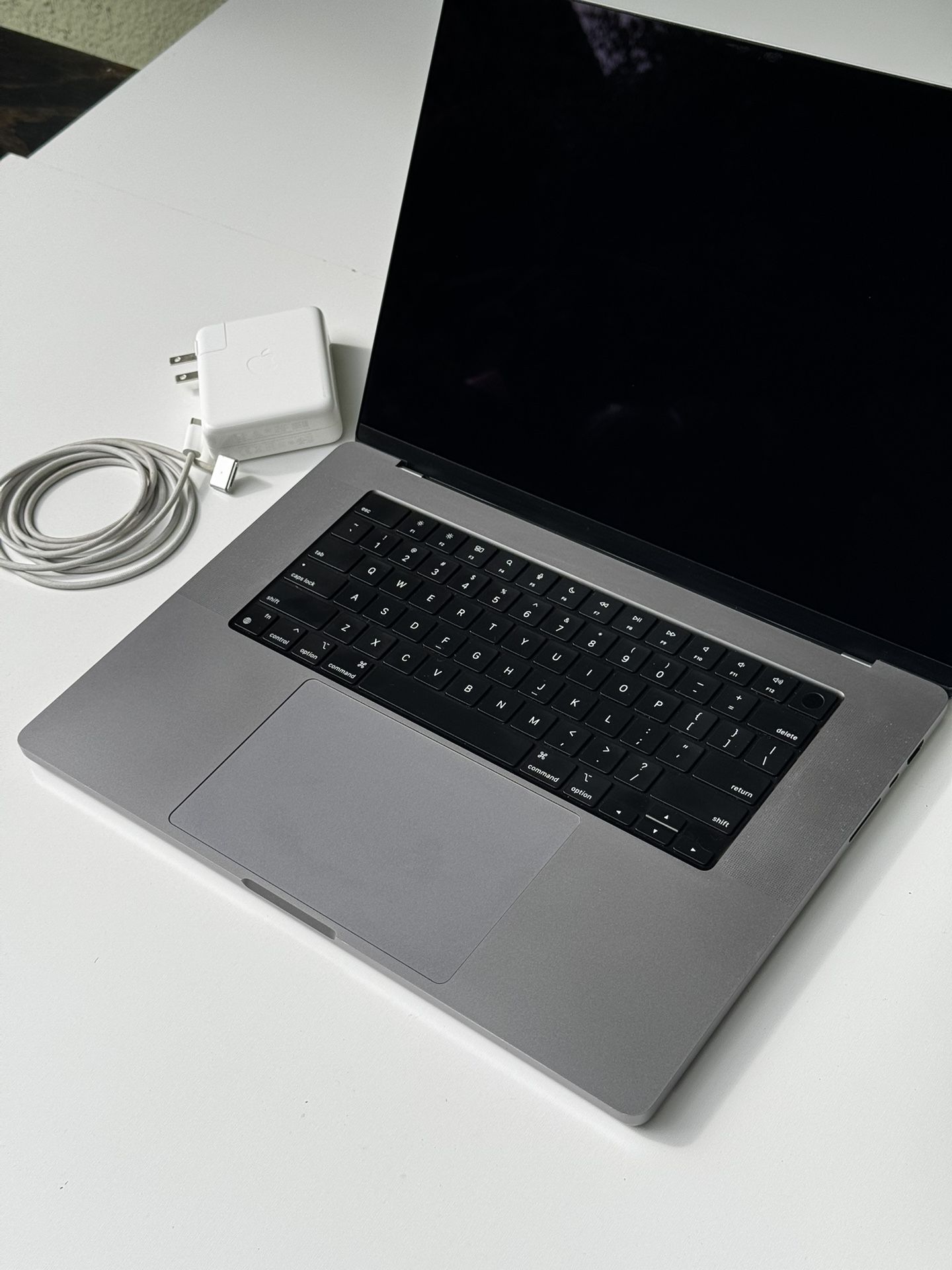 MacBook Pro M1 Max  16” 64gb RAM 10 Core CPU 32 GPU 1TB SSD