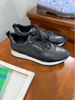 Michael kors black womans shoes 8.5