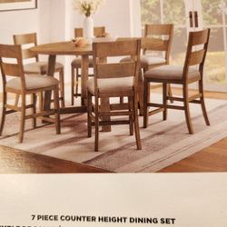 Dining Table With 6 Chairs. Like New