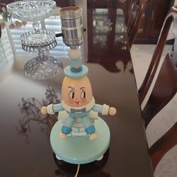 Humpty dumpty Vintage Lamp. Excellent condition.