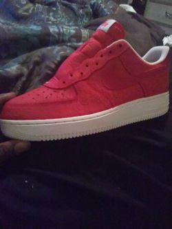 Red forces. Real nice. Size 8.5 asking 45 bucks