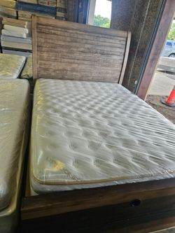 Cama queen con colchones $200