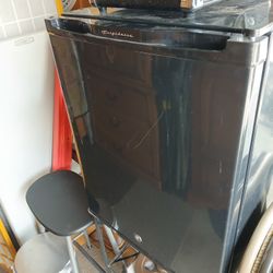Mini Refrigerator! Must Go!