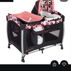 Baby Pack N Play With Bassinet/changing Table At Top