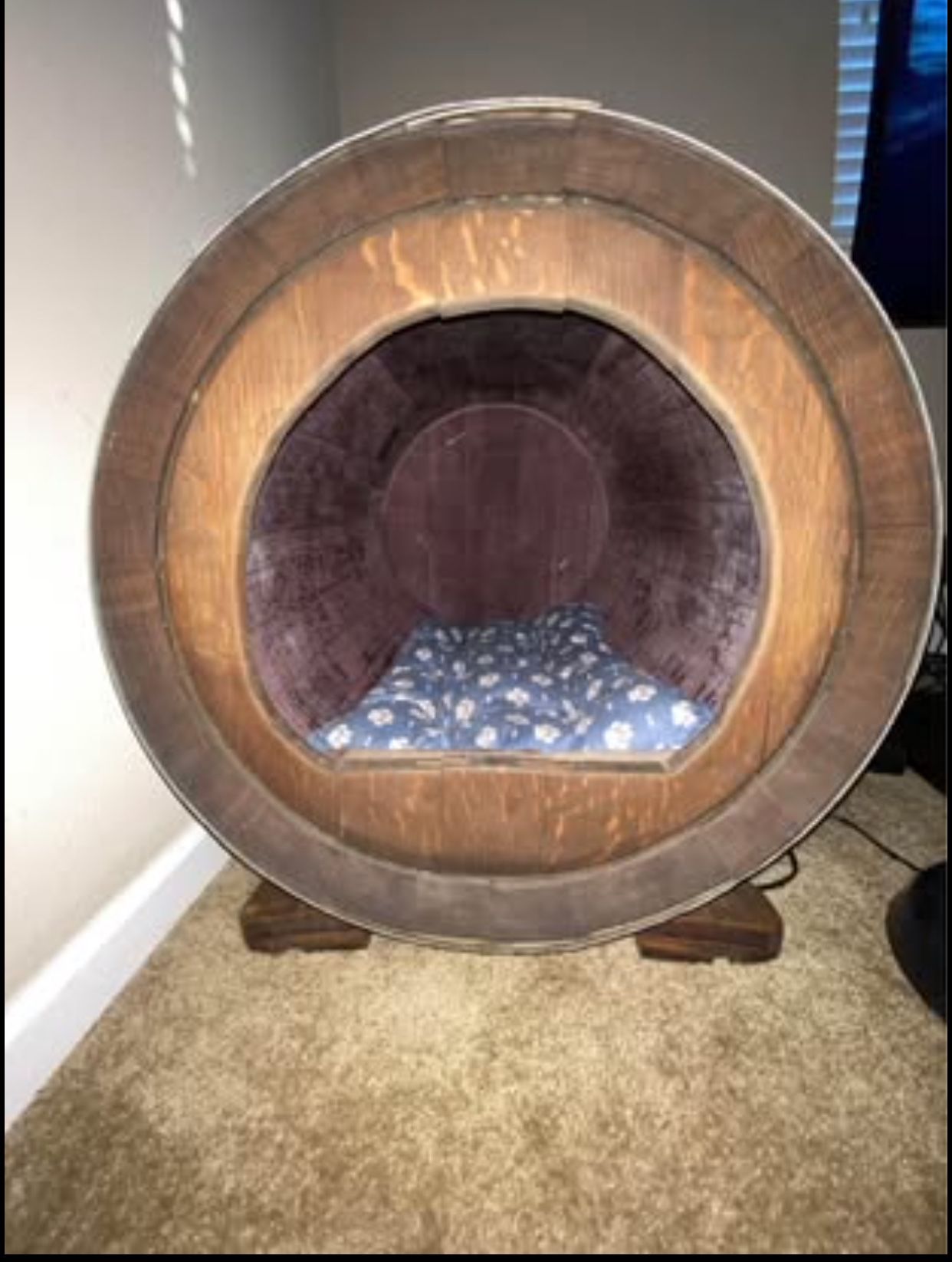 Beautiful handmade dog barrel pure wood house
