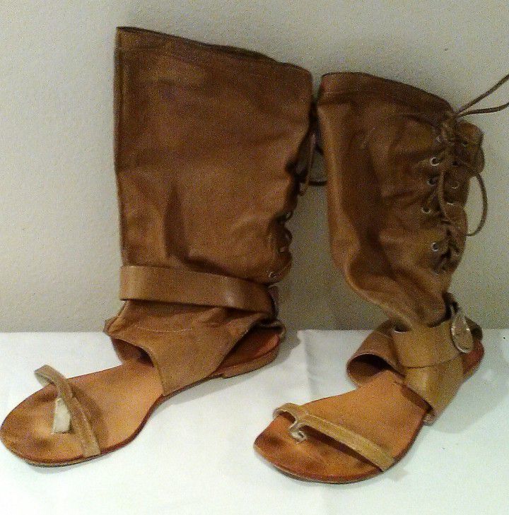 Open Toe Medium Tan Soft Leather Women’s Ladies Boots, 11” High with Straps and Flat Heels - Size 6.5, Made in Italy by Vero Cuoio in Good Condition