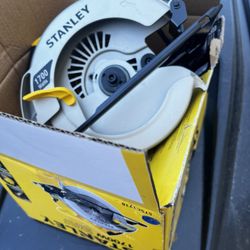 Stanley 1700 Watt Saw