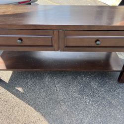 Solid Wood Coffee Table – Excellent Condition (Used Like New)