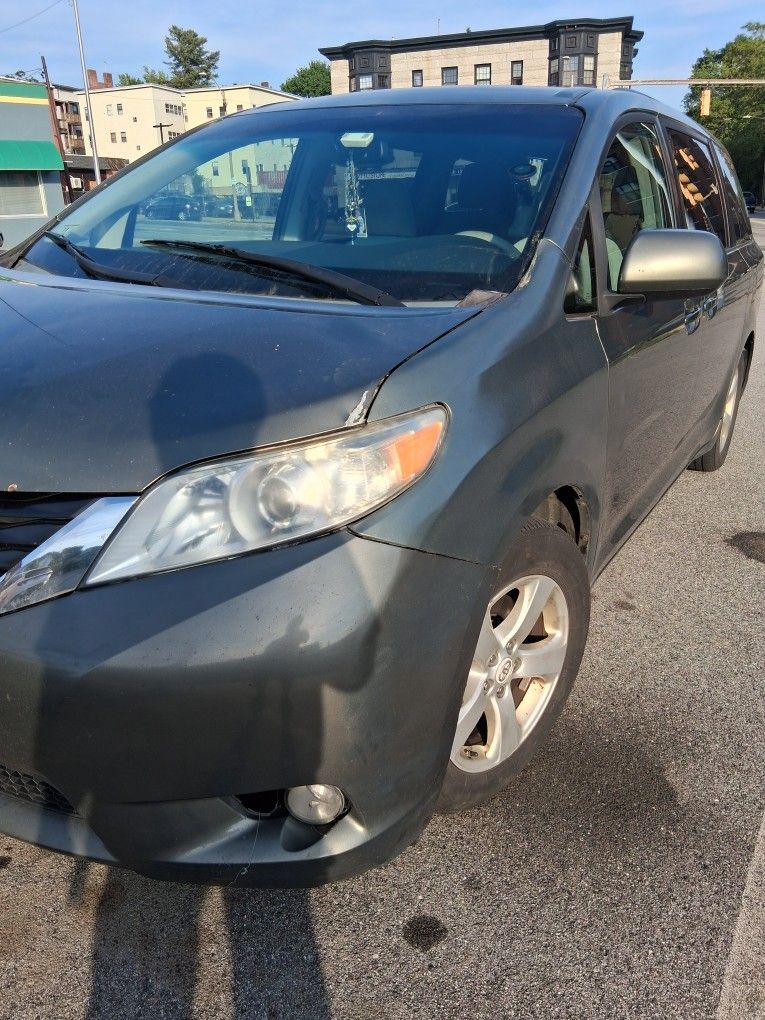 2012 Toyota Sienna