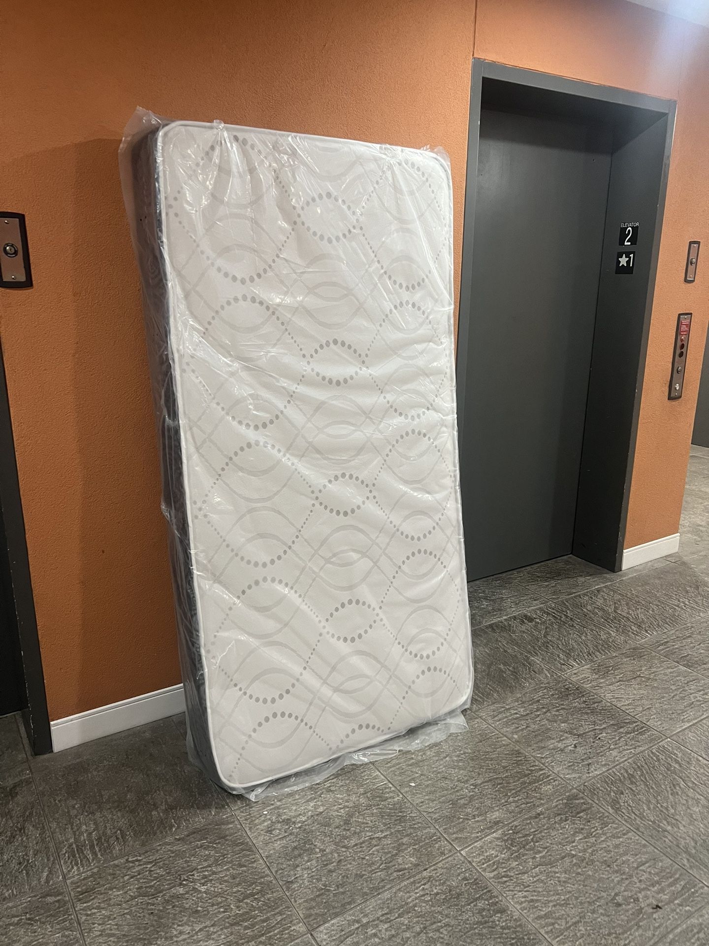 Mattresses: twin, full , queen regular , Colchon Nuevo Colchones plush or pillow top available cama bed mattress