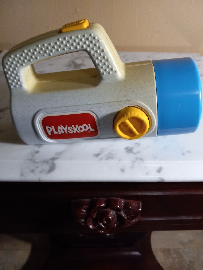 VINTAGE PLAYSKOOL FLASHLIGHT.