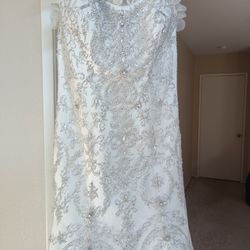 Oleg Cassini White bead embroidered wedding dress Size 10 Ivory mermaid style with a sweetheart neckline

Condition is used with a couple small tears 