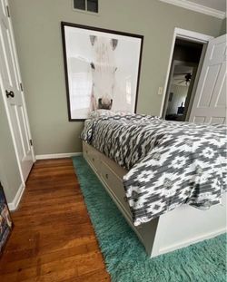 Pottery Barn Belden with 2 storage drawers Twin Size - White