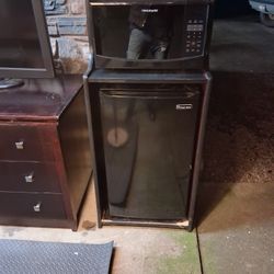 Fridge And Microwave 
