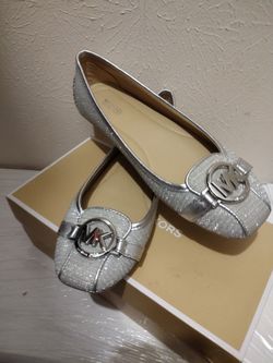 mk shoes silver new authentic (((81/2)))