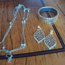 Bracelet necklace and earrings