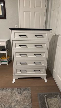 White 5 Drawer Dresser