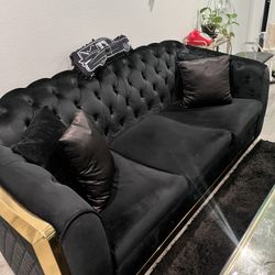 BLACK COUCH 
