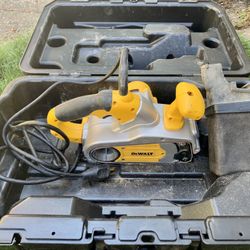 DeWALT Variable speed Belt Sander