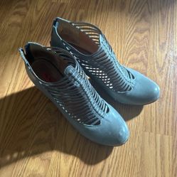 Grey MIZ MOOZ Size 10 Leather Booties 
