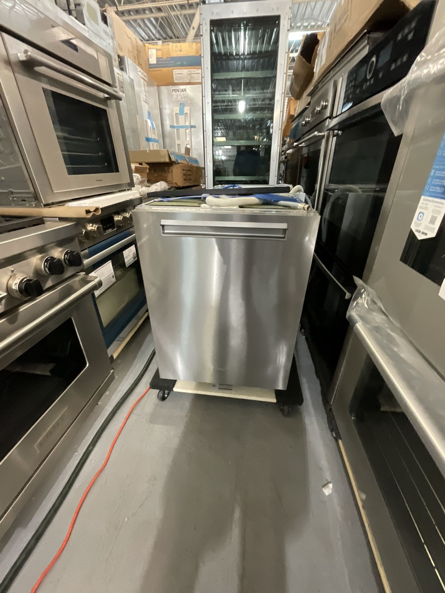 🧼 For Sale: Miele 24” Built-In Dishwasher – Model G7186SCVi SFP – NEW