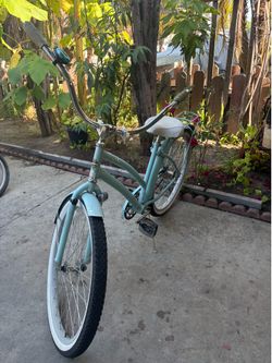 Huffy  Neluso 26" Woman's Cruiser