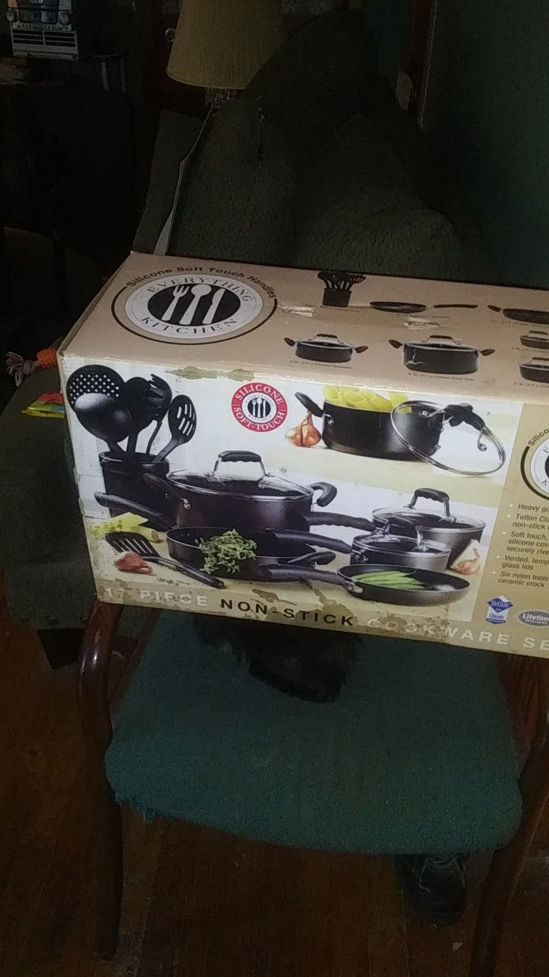 Non stick cookware set