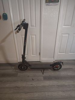 5th wheel  e scooter cash only barely used