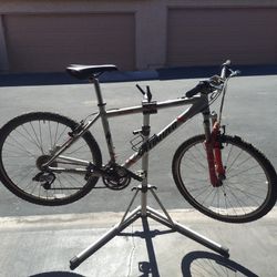 SPECIALIZED STUMPJUMPER MOUNTAIN BIKE