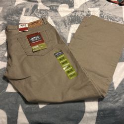 Men’s Signature Levi’s Size 36/32Straight Leg