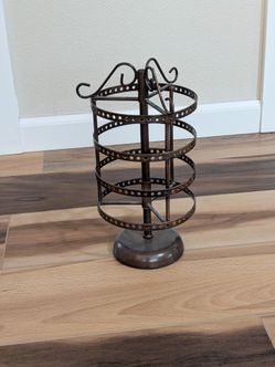 Metal rotating earings stand