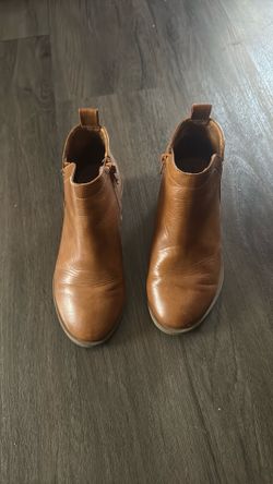 Girls boots size 3