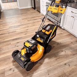DEWALT 20V MAX 21.5 in. Battery Powered Walk Behind Self Propelled Lawn Mower with (2) 10Ah Batteries & Charger