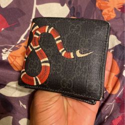 Gucci Snake Wallet ( Comes With Email Authenticity)