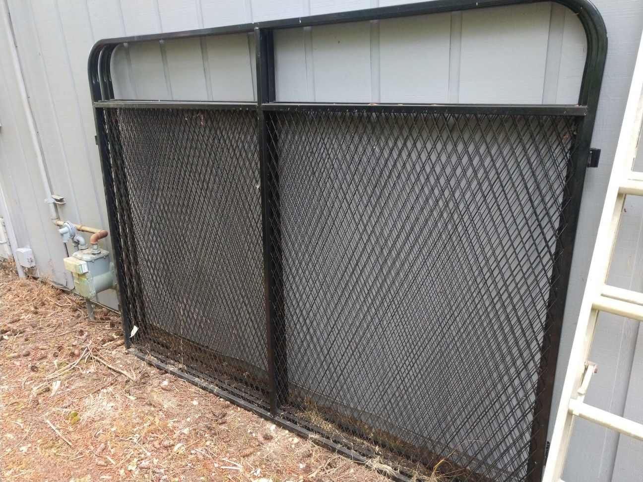 Black painted steel dog kennel panels (qty 6)