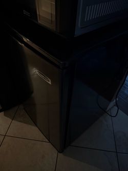 Mid Size Franklin Chef mini Fridge
