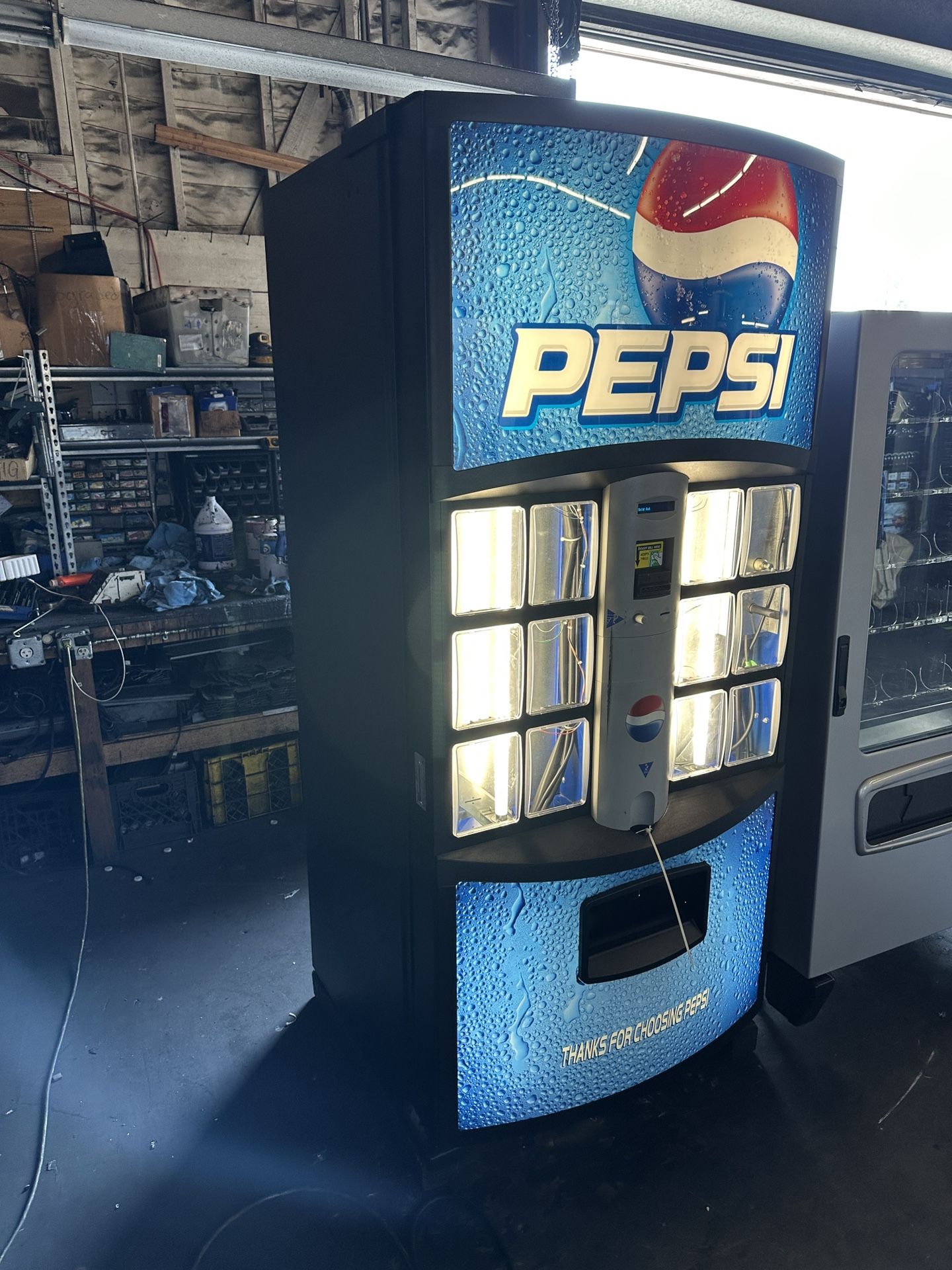 Dixie Narco 600e HVV Pepsi Beverage Vending Machine