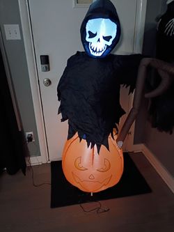 Halloween Inflatable Grim Reaper with Pumpkin