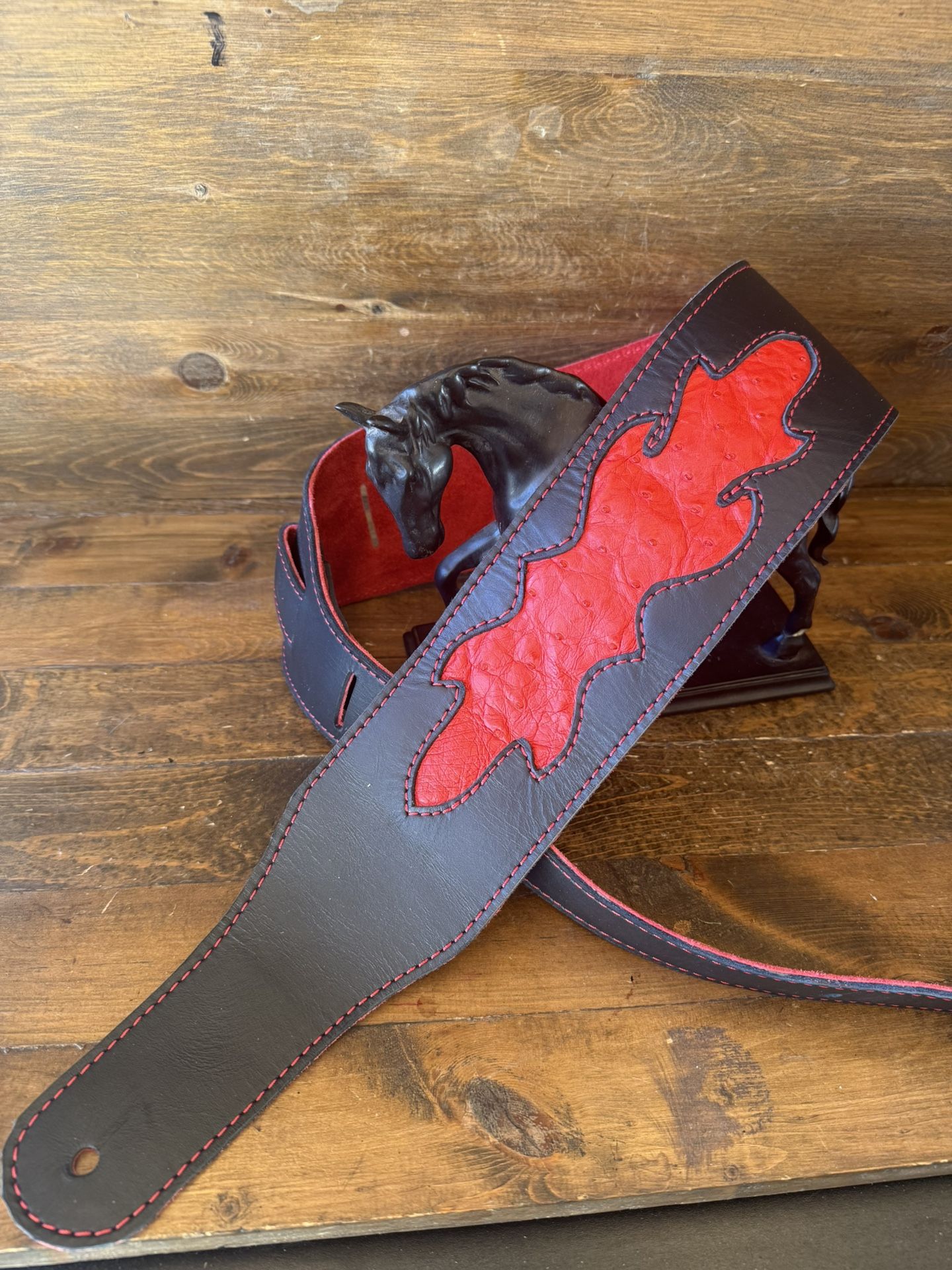 Black/Red Ostrich Skin guitar Strap / Thali Avestruz