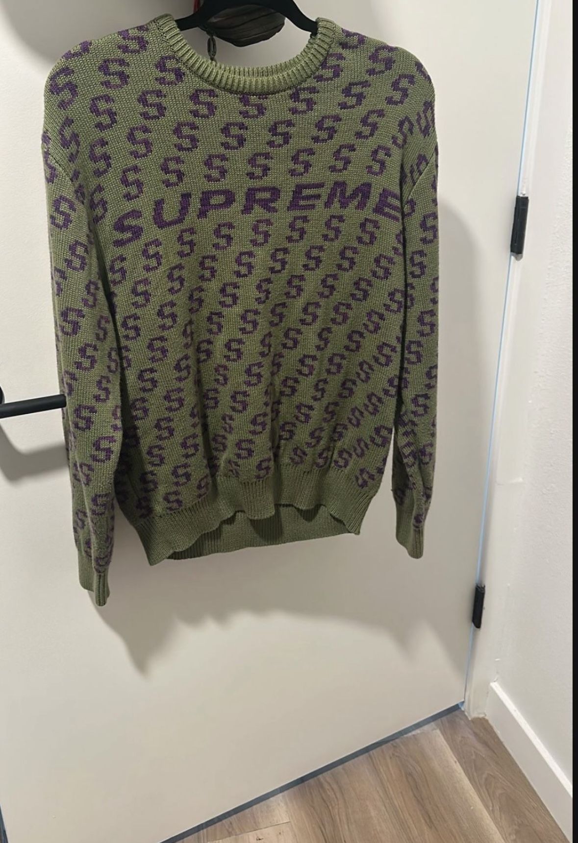 Supreme Men Size Medium