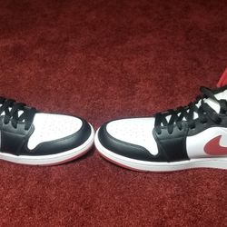 Nike AIR JORDAN 1 MID GYM