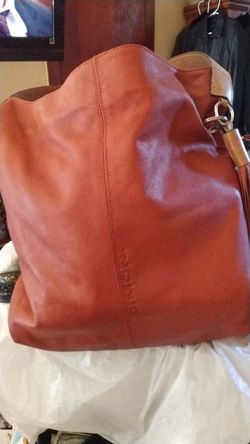 Dimoni bucket leather bag