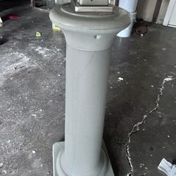 Rubbermaid FG9W3000SSTON Sandstone GroundsKeeper