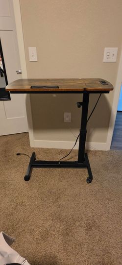 Adjustable laptop desk