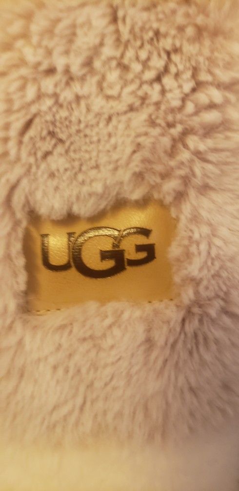 UGG Cape