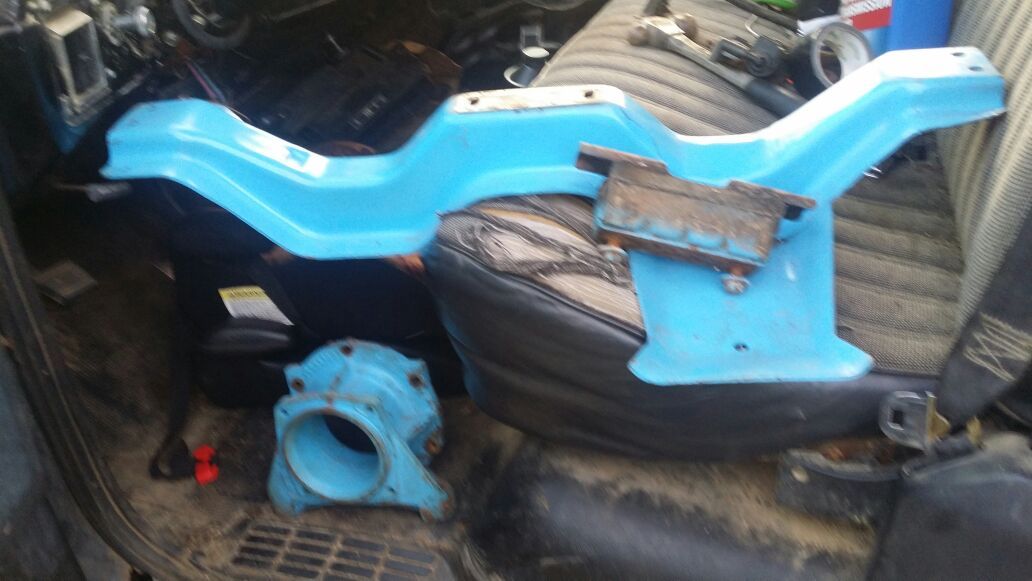 700r4 NP208 transfercase crossmember