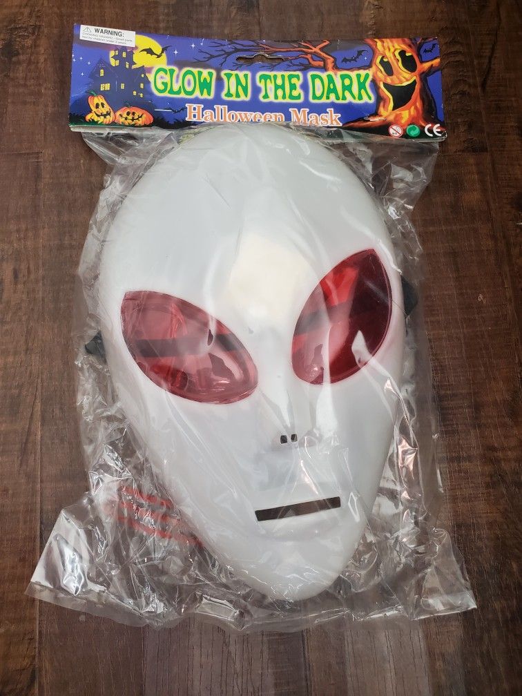 Halloween Mask Glow in the Dark Alien Vintage Spooky Nite Loomco area 51 storm.
Great vintage mask
Aliens area 51 glow in the dark