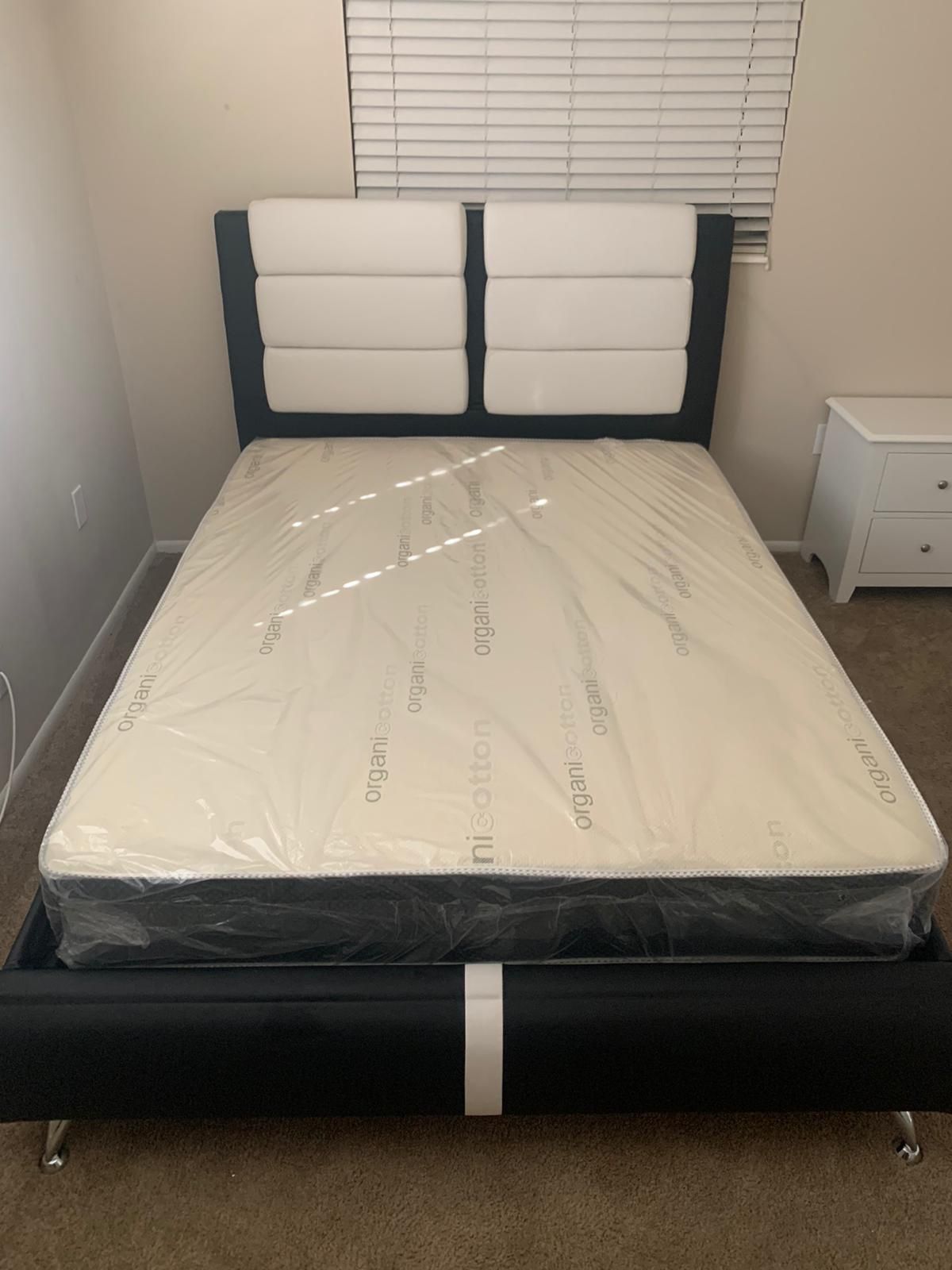 Queen Bed with Mattress 📦